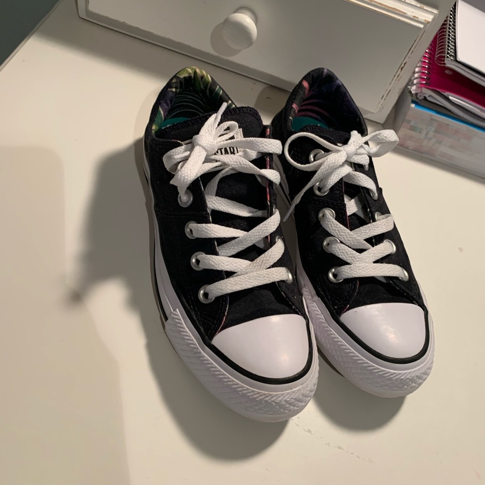 Size 5 women’s converse